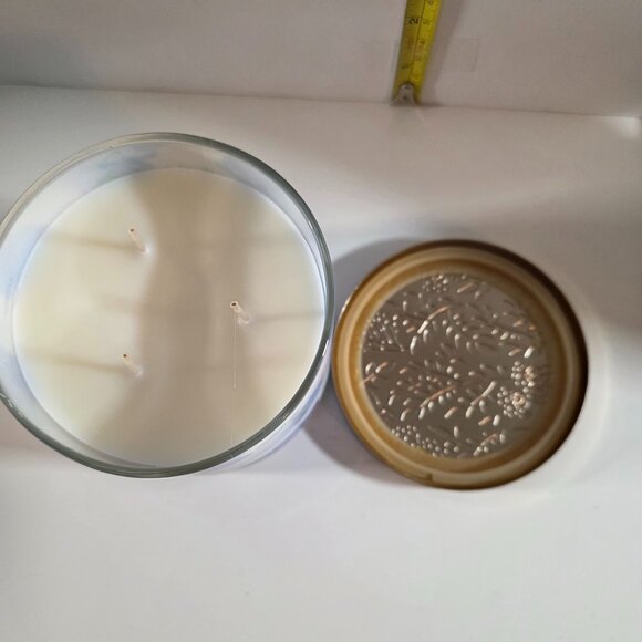 White Barn Under the Magnolia Tree 3-wick Candle NEW - Picture 3 of 3